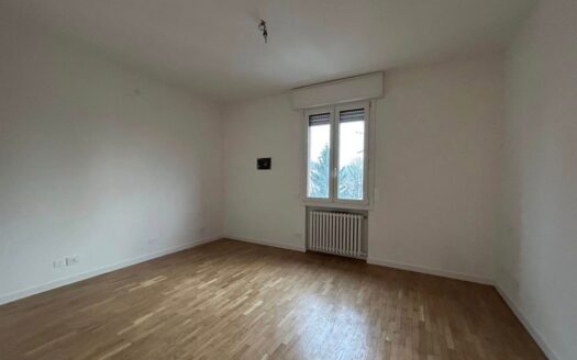 Mirabello-Ospizio, vendesi appartamento su due piani in Via Daria Malaguzzi 